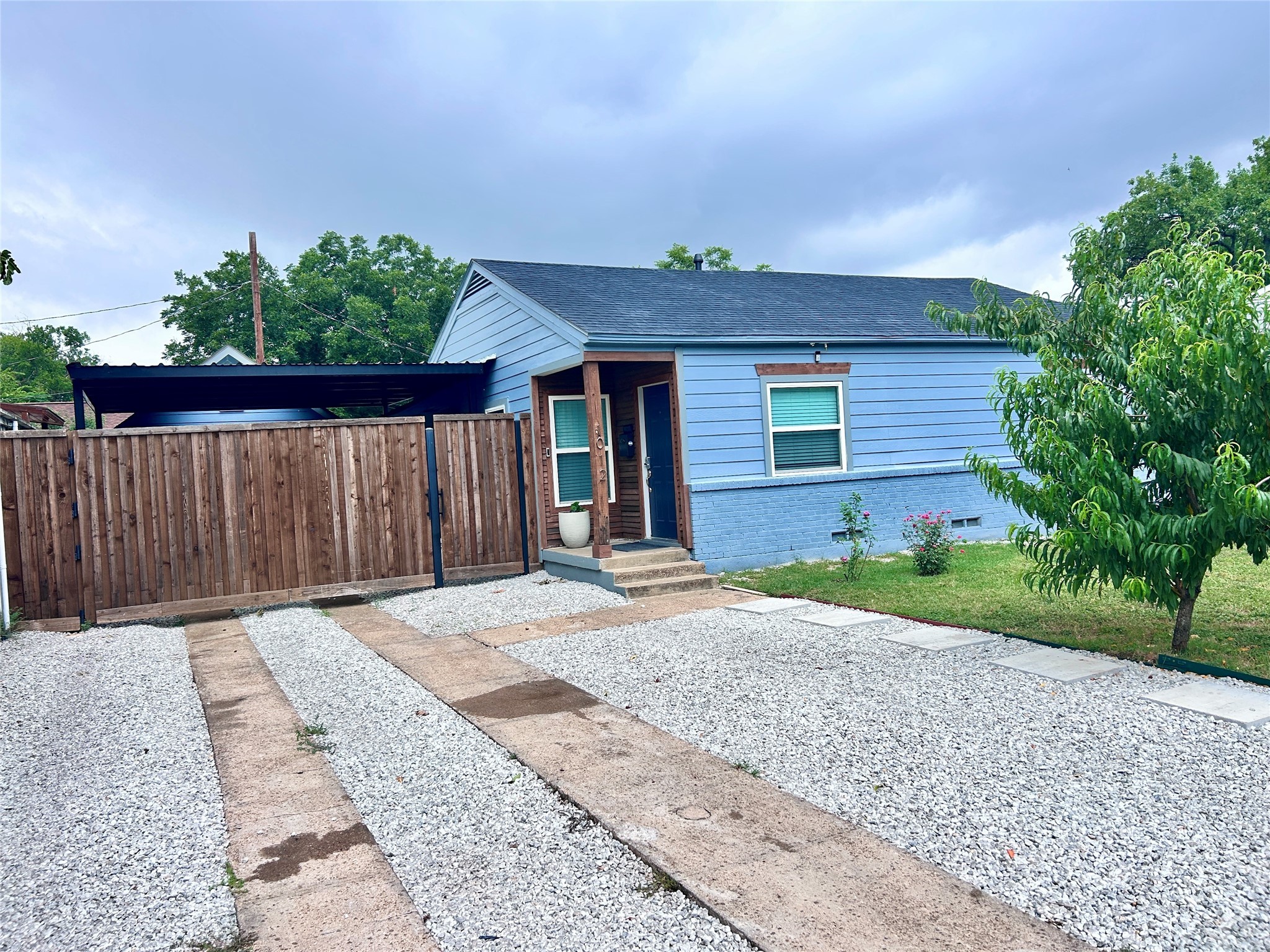 1012 Rindie Street Irving TX 75060