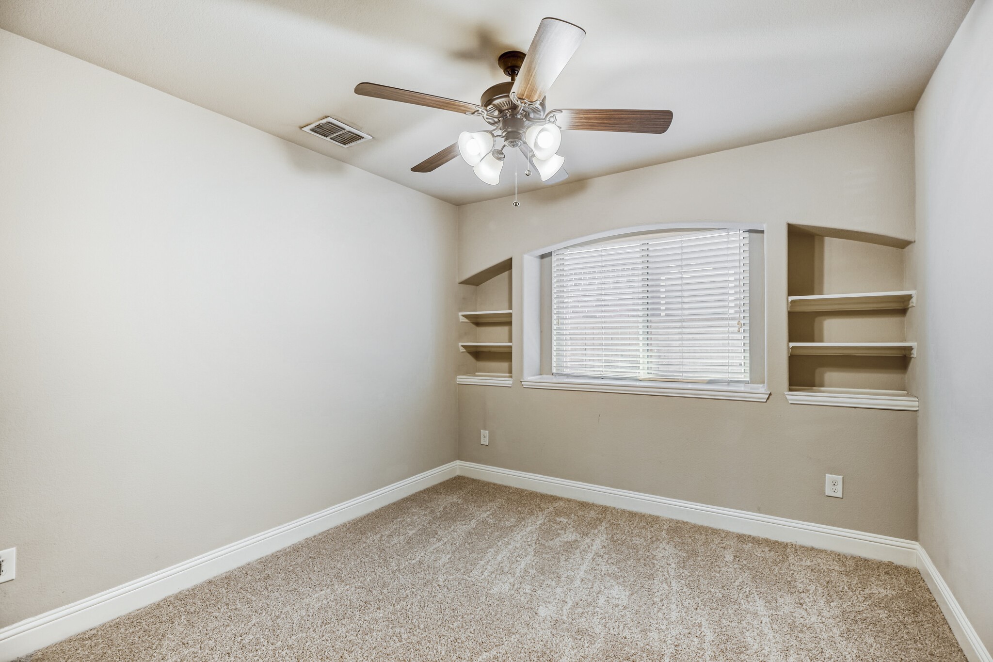 1621 Bull Street Aubrey TX 76227