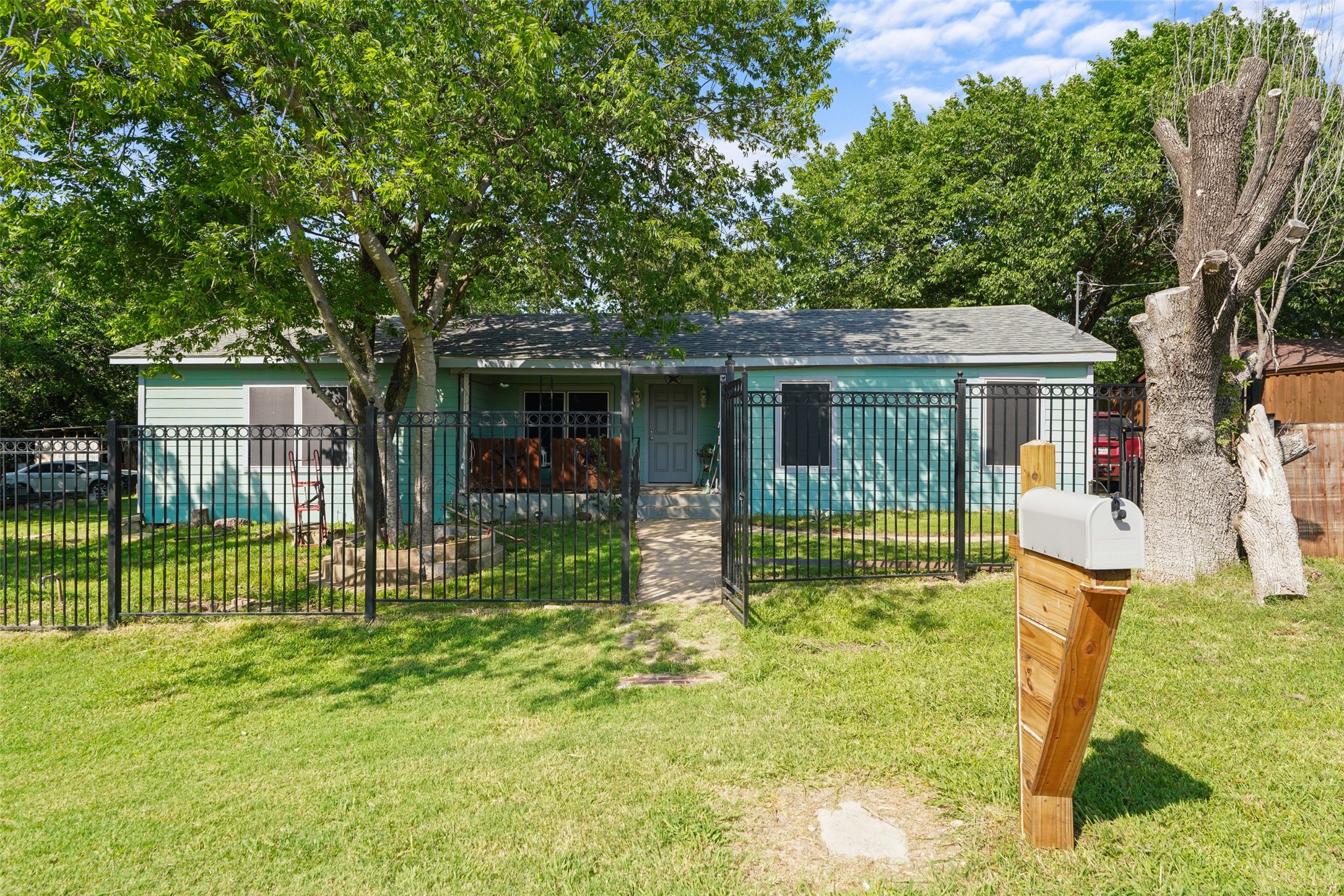 12809 Sultana Street Dallas TX 75253