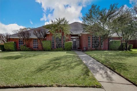 905 Oak Crest Court Burleson TX 76028
