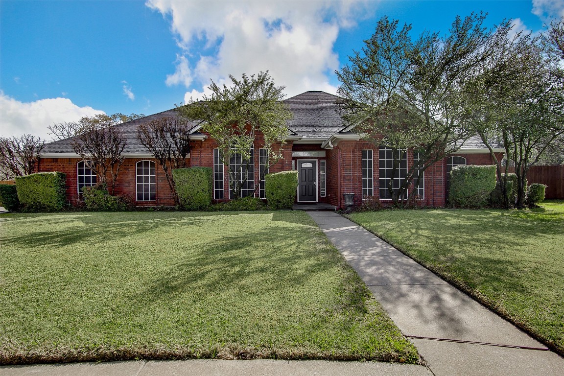 905 Oak Crest Court Burleson TX 76028