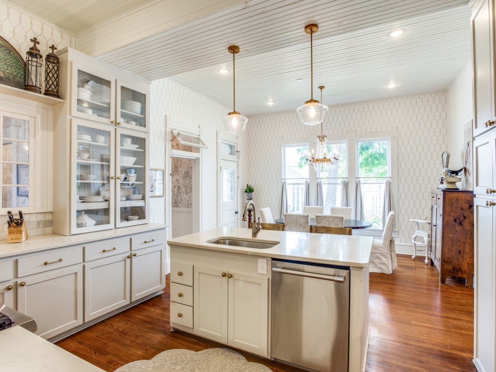302 Featherston Street Cleburne TX 76033