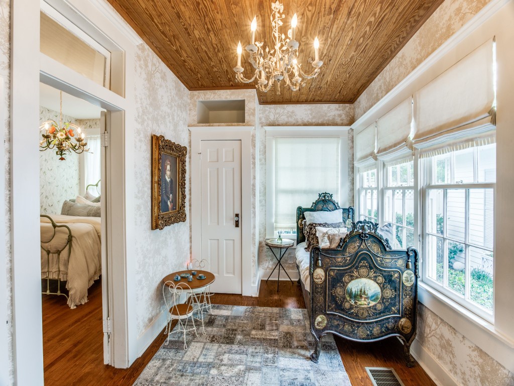 302 Featherston Street Cleburne TX 76033