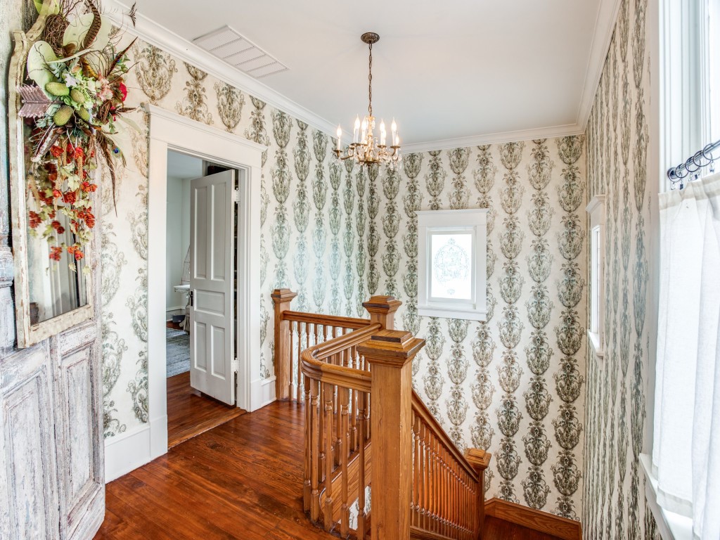 302 Featherston Street Cleburne TX 76033