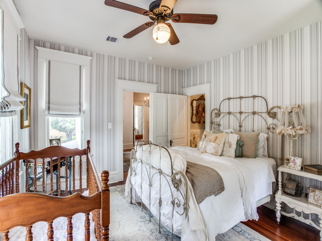 302 Featherston Street Cleburne TX 76033