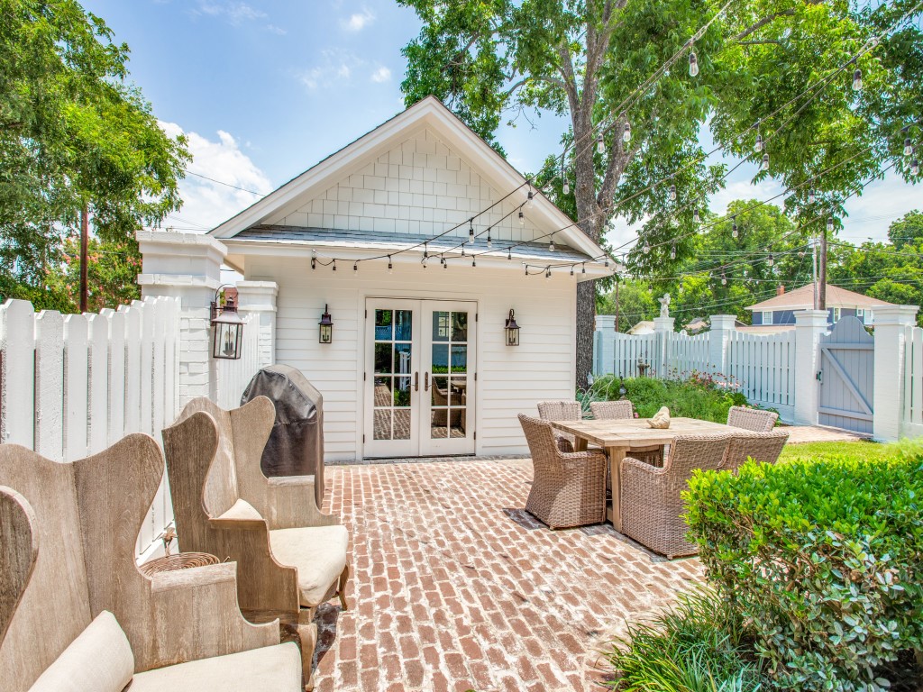 302 Featherston Street Cleburne TX 76033