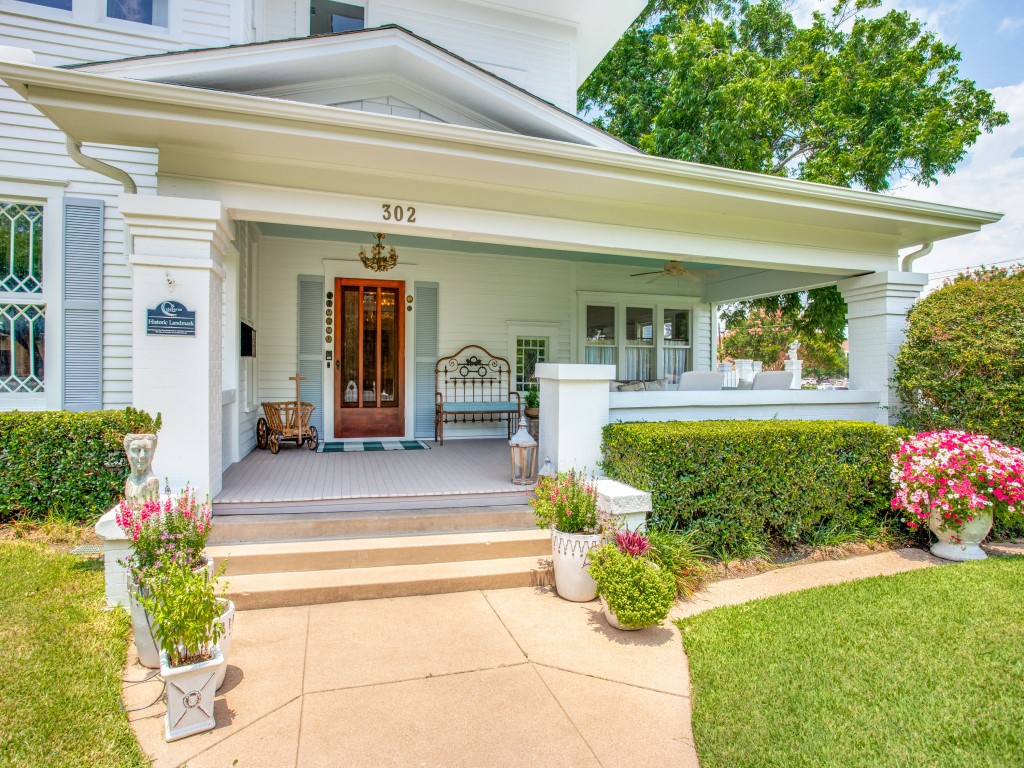 302 Featherston Street Cleburne TX 76033