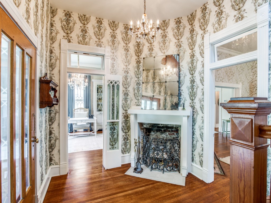 302 Featherston Street Cleburne TX 76033