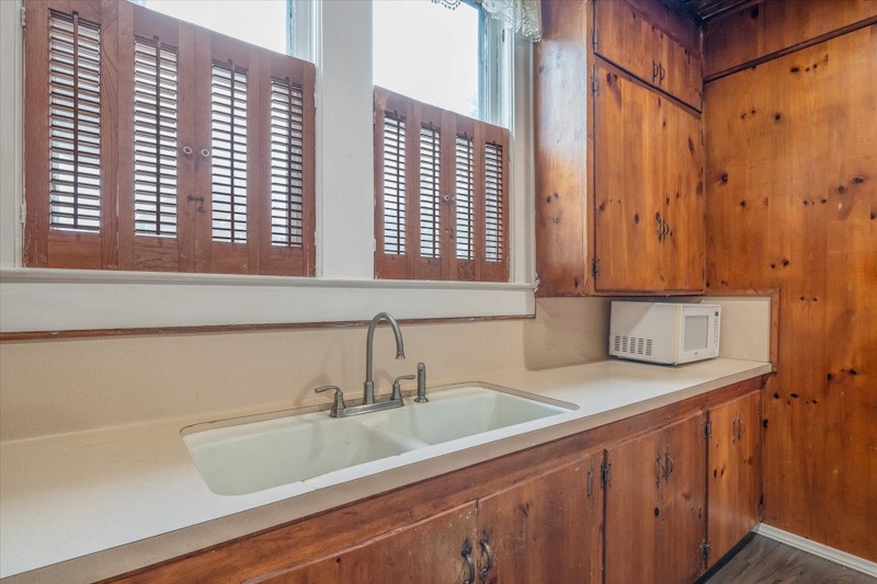 1419 N Sycamore Palestine TX 75801