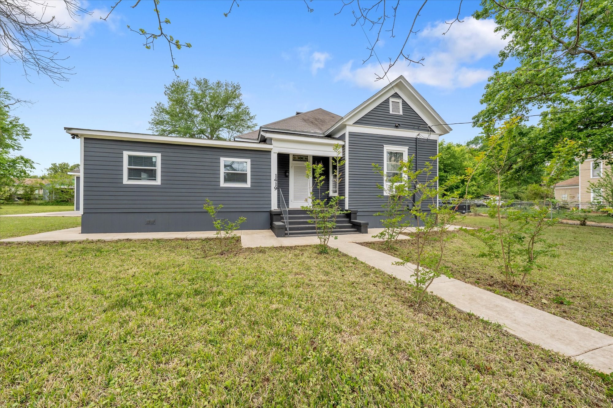 1419 N Sycamore Palestine TX 75801