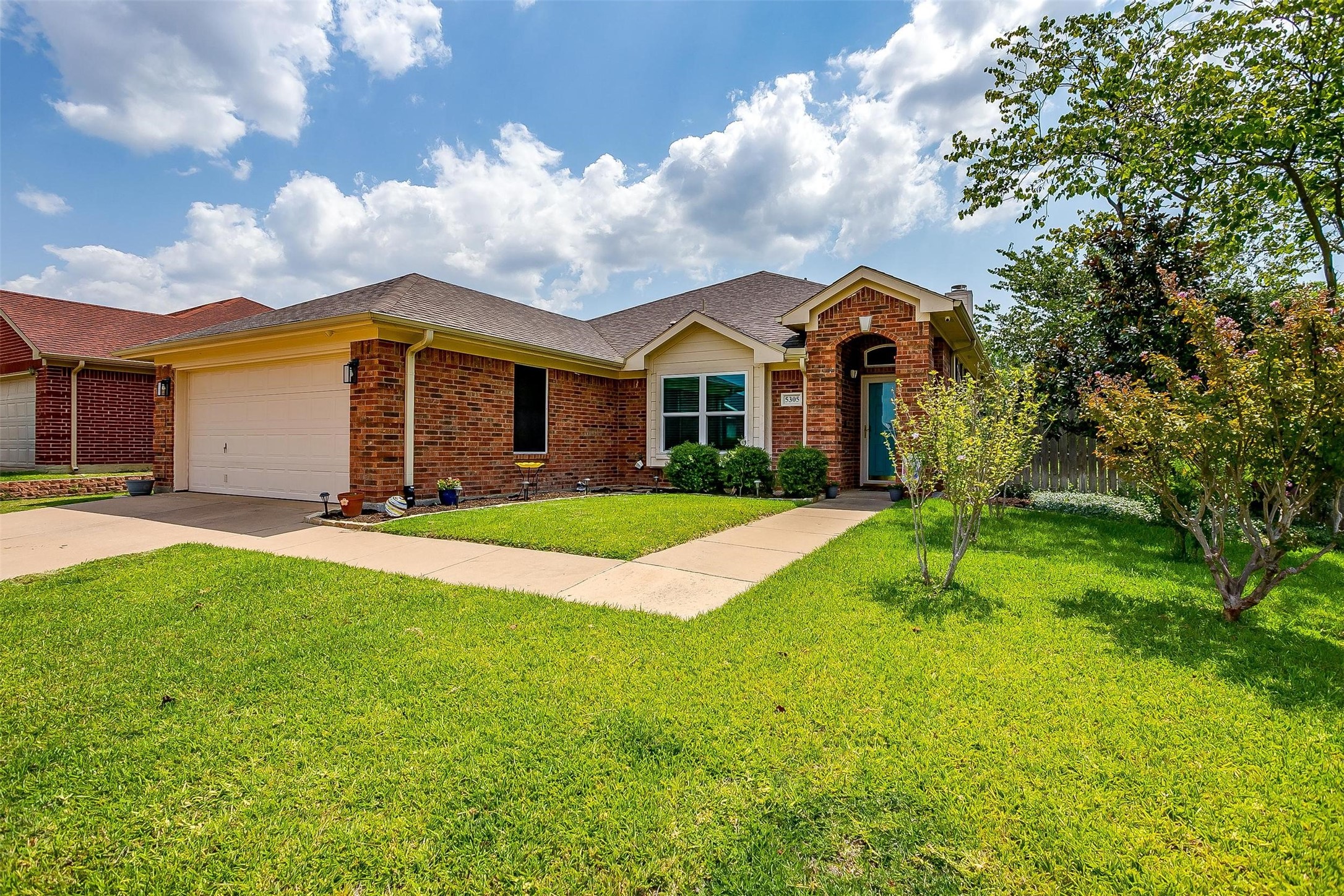 5305 Hillcroft Avenue Arlington TX 76018