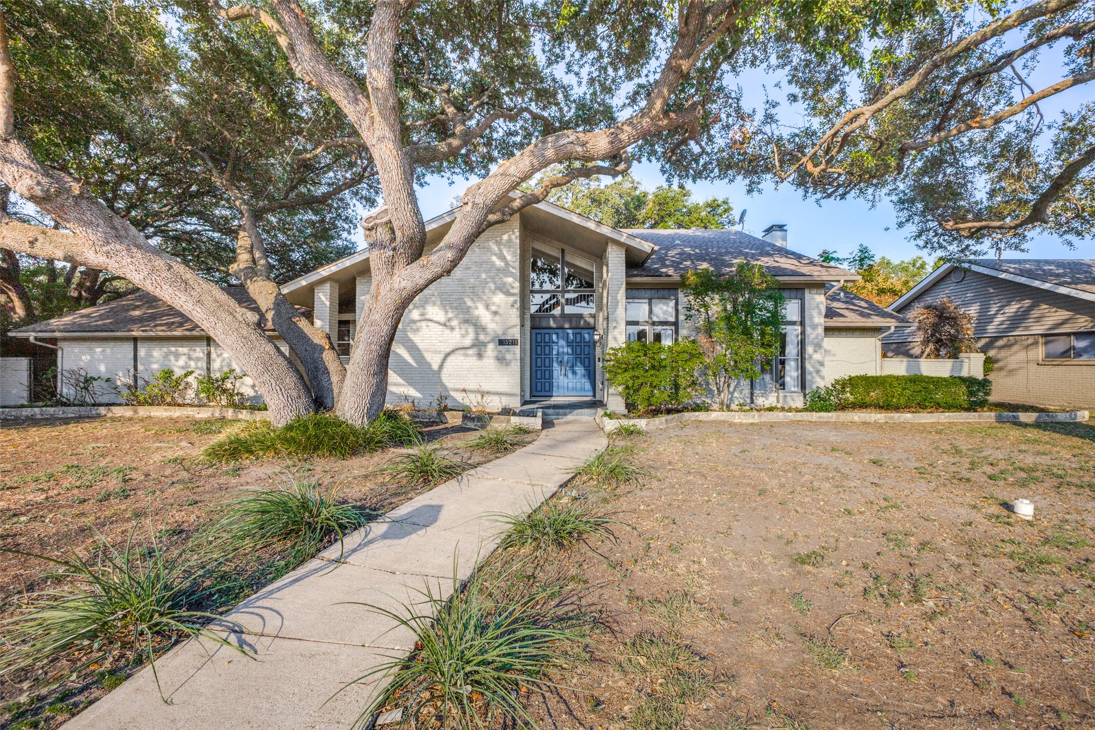 15211 Meandering Way Dallas TX 75248