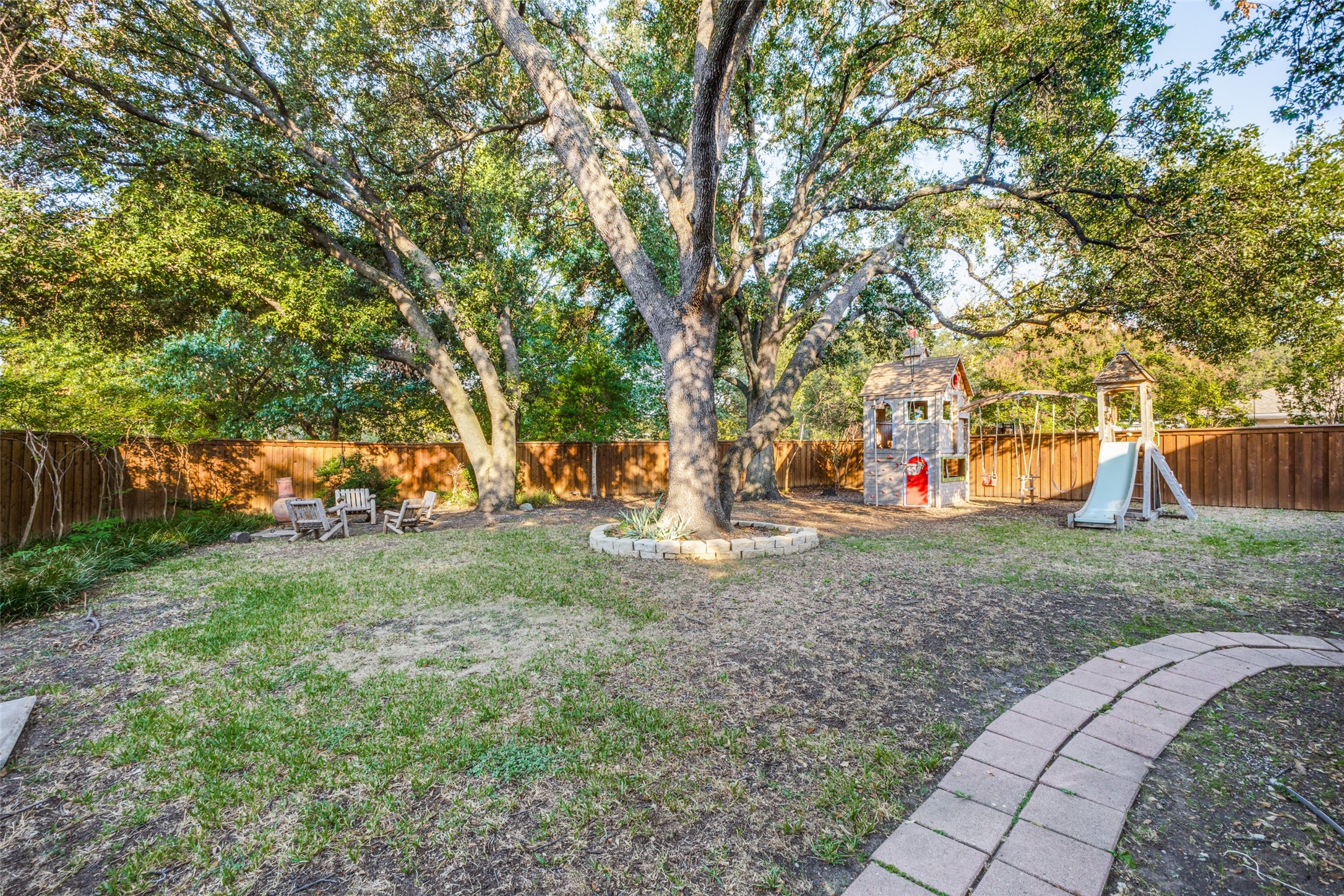 15211 Meandering Way Dallas TX 75248