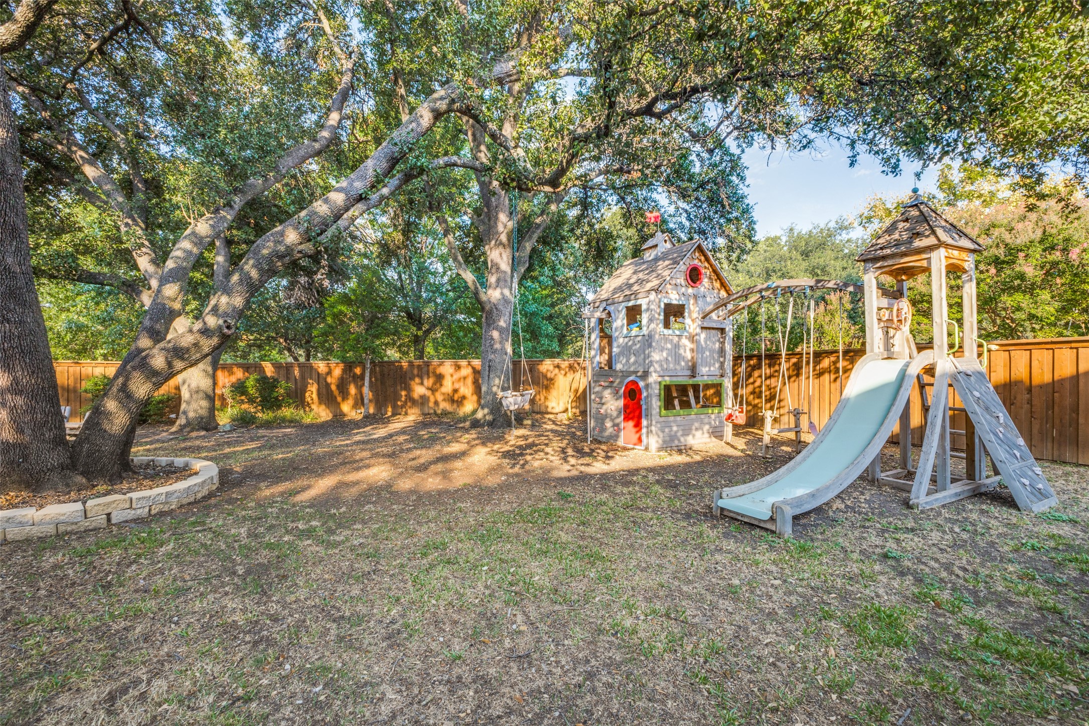15211 Meandering Way Dallas TX 75248
