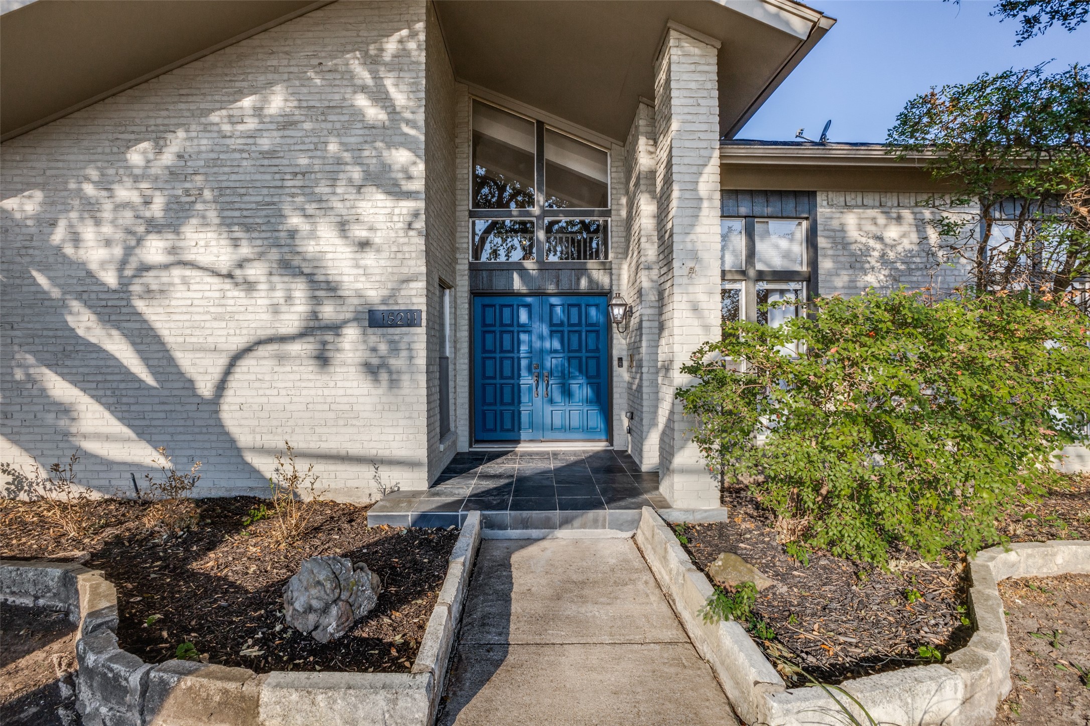 15211 Meandering Way Dallas TX 75248