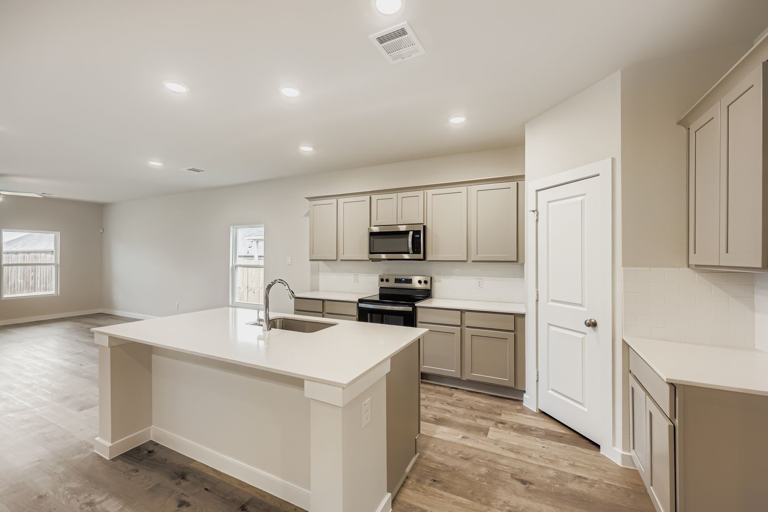 1021 Park Oak Lane Crowley TX 76036