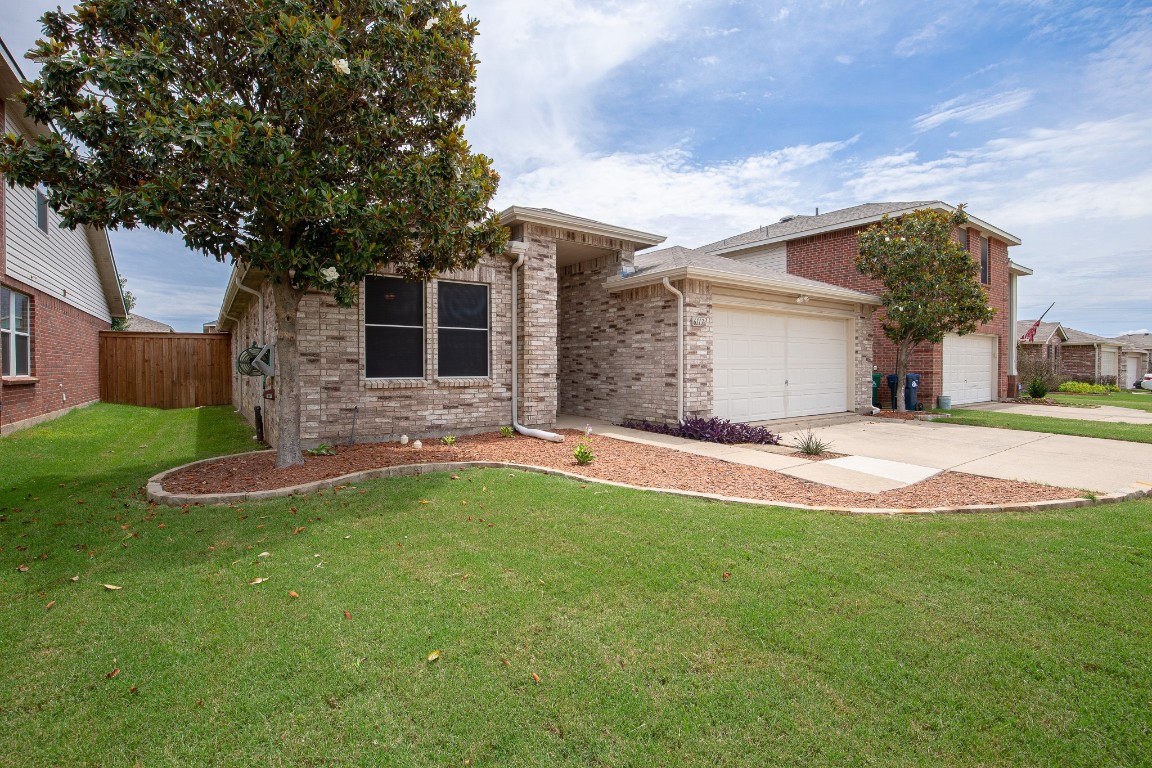 6117 Street James Place Denton TX 76210