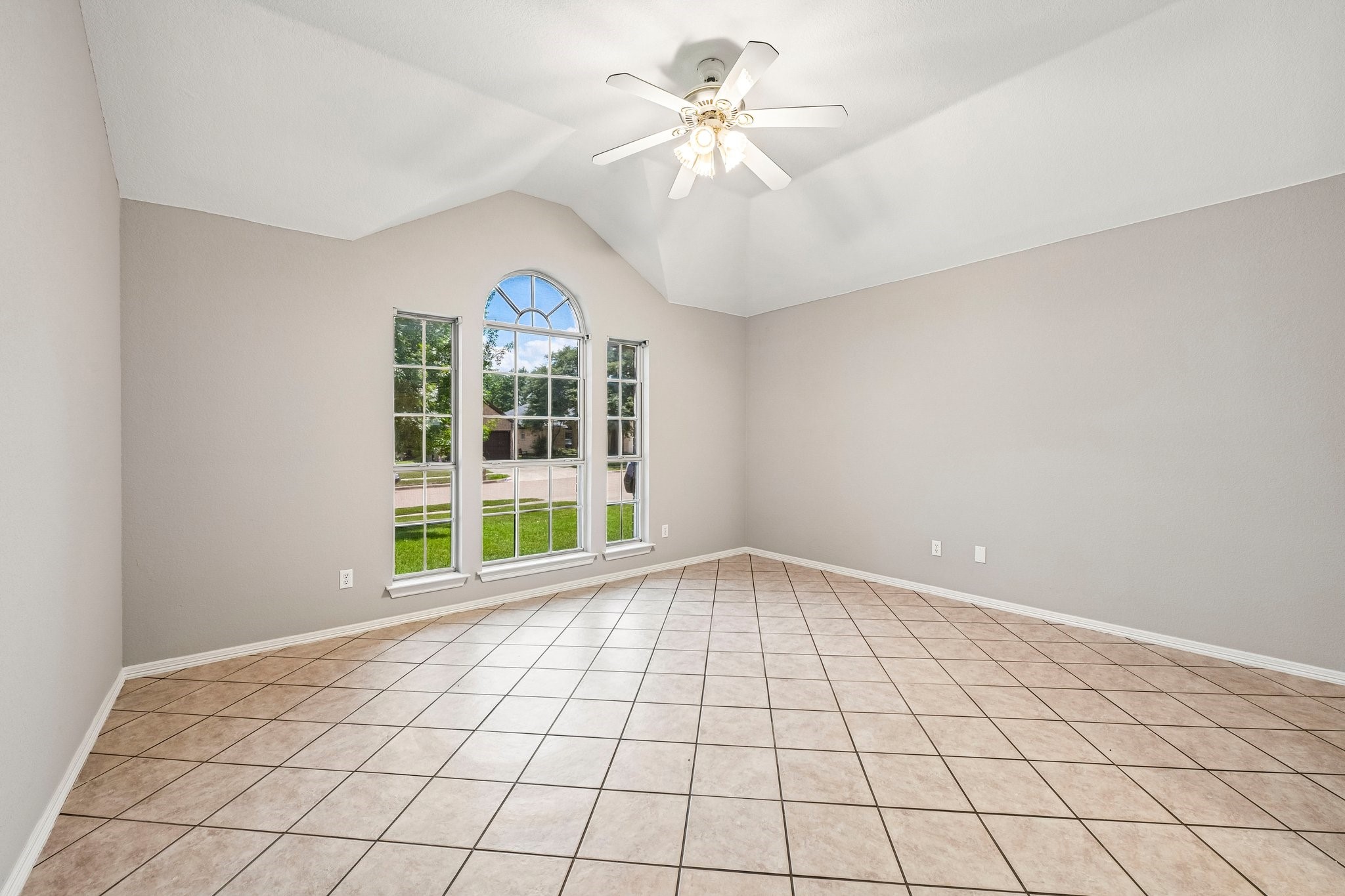 1036 Spring Hill Drive Saginaw TX 76179