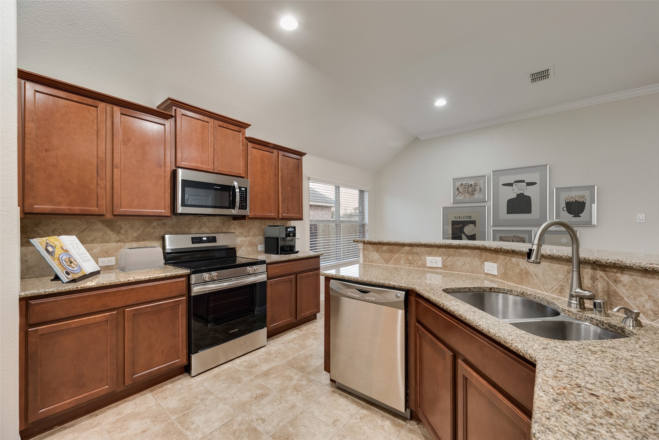 620 S Heights Drive Crowley TX 76036