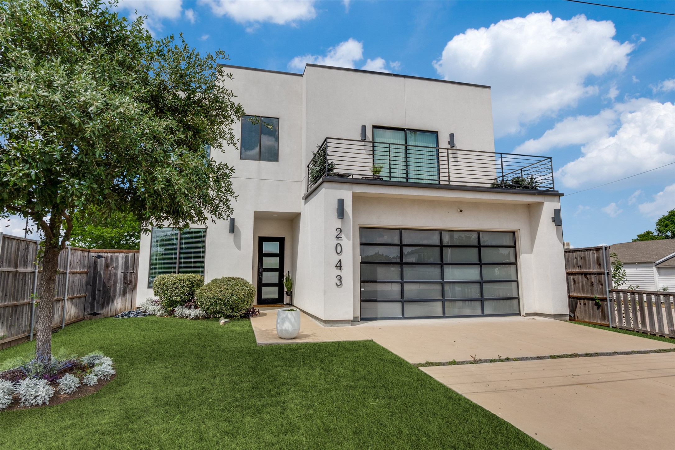 2043 Canada Drive Dallas TX 75212