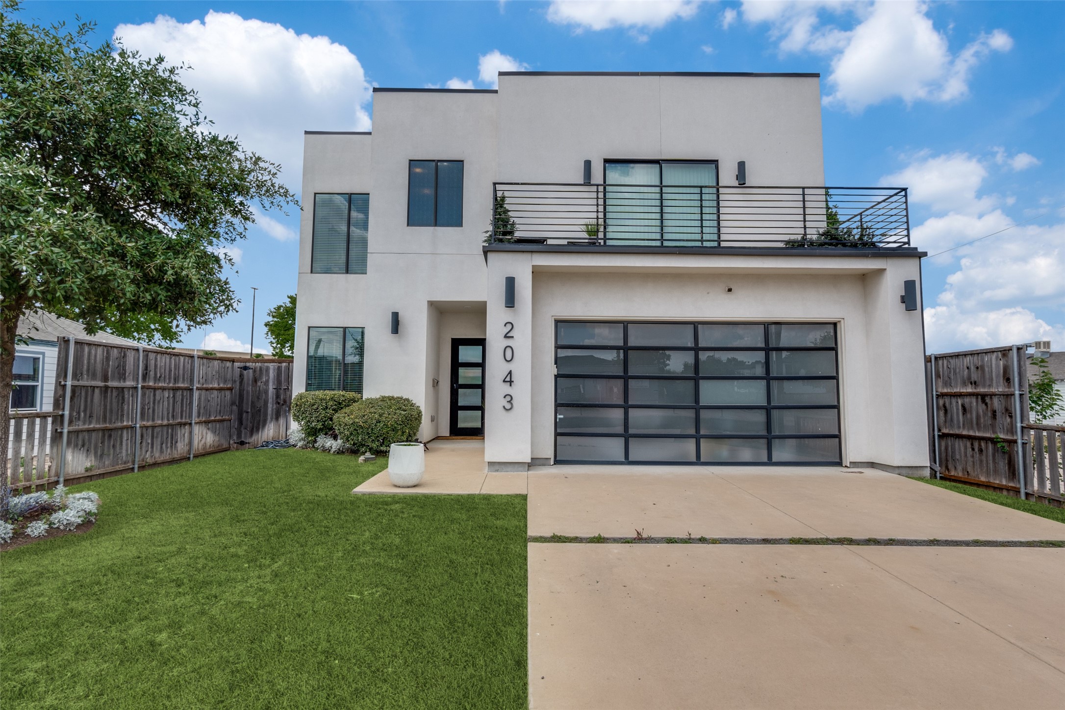 2043 Canada Drive Dallas TX 75212