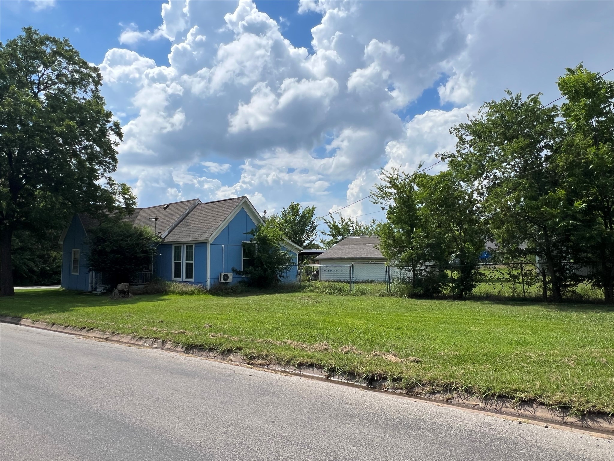 603 E Thomas Street Sherman TX 75090