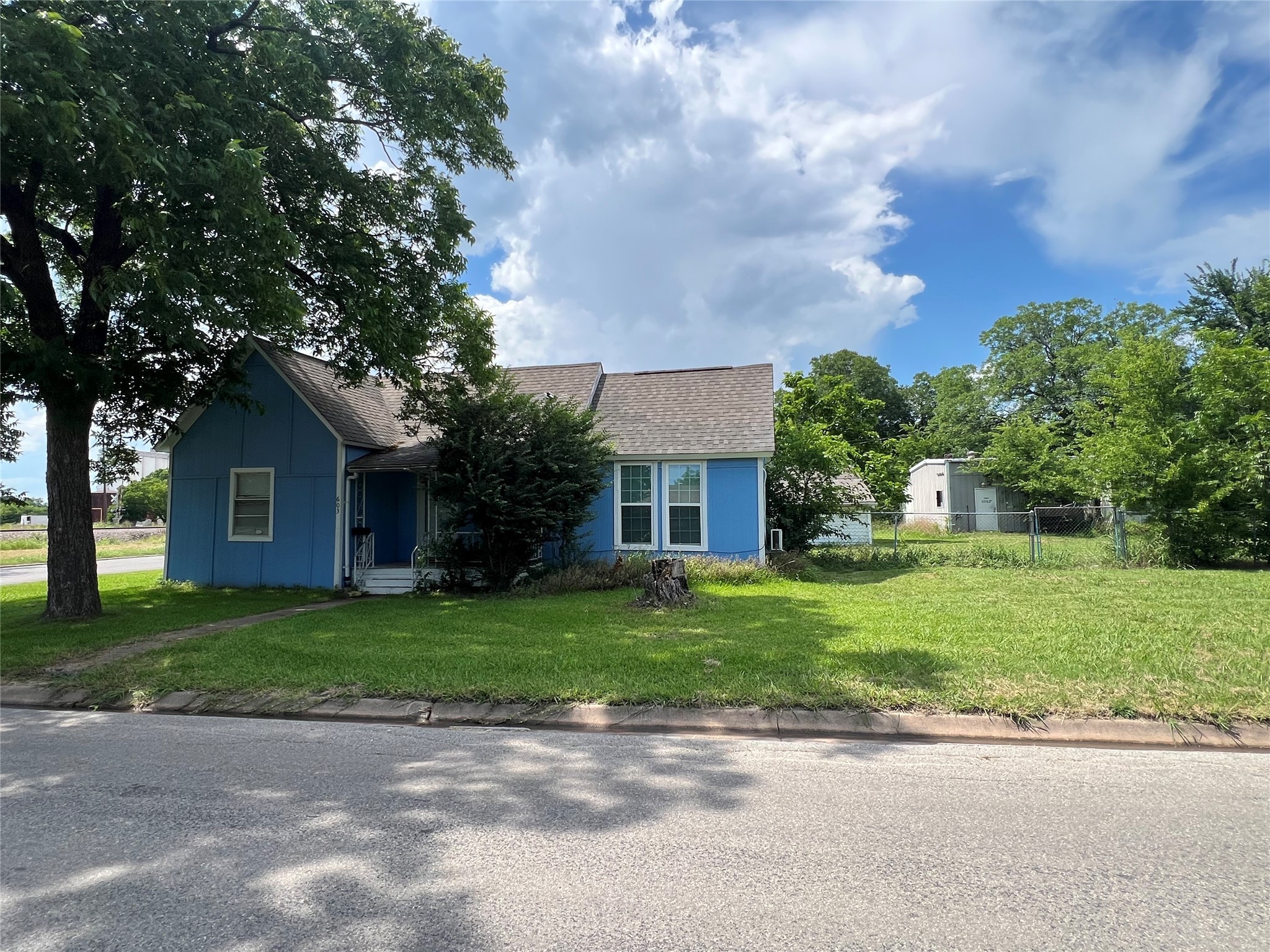 603 E Thomas Street Sherman TX 75090