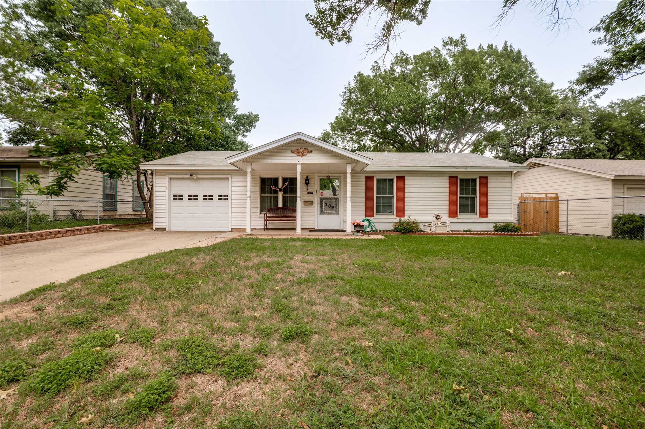 209 Helen Drive Arlington TX 76011