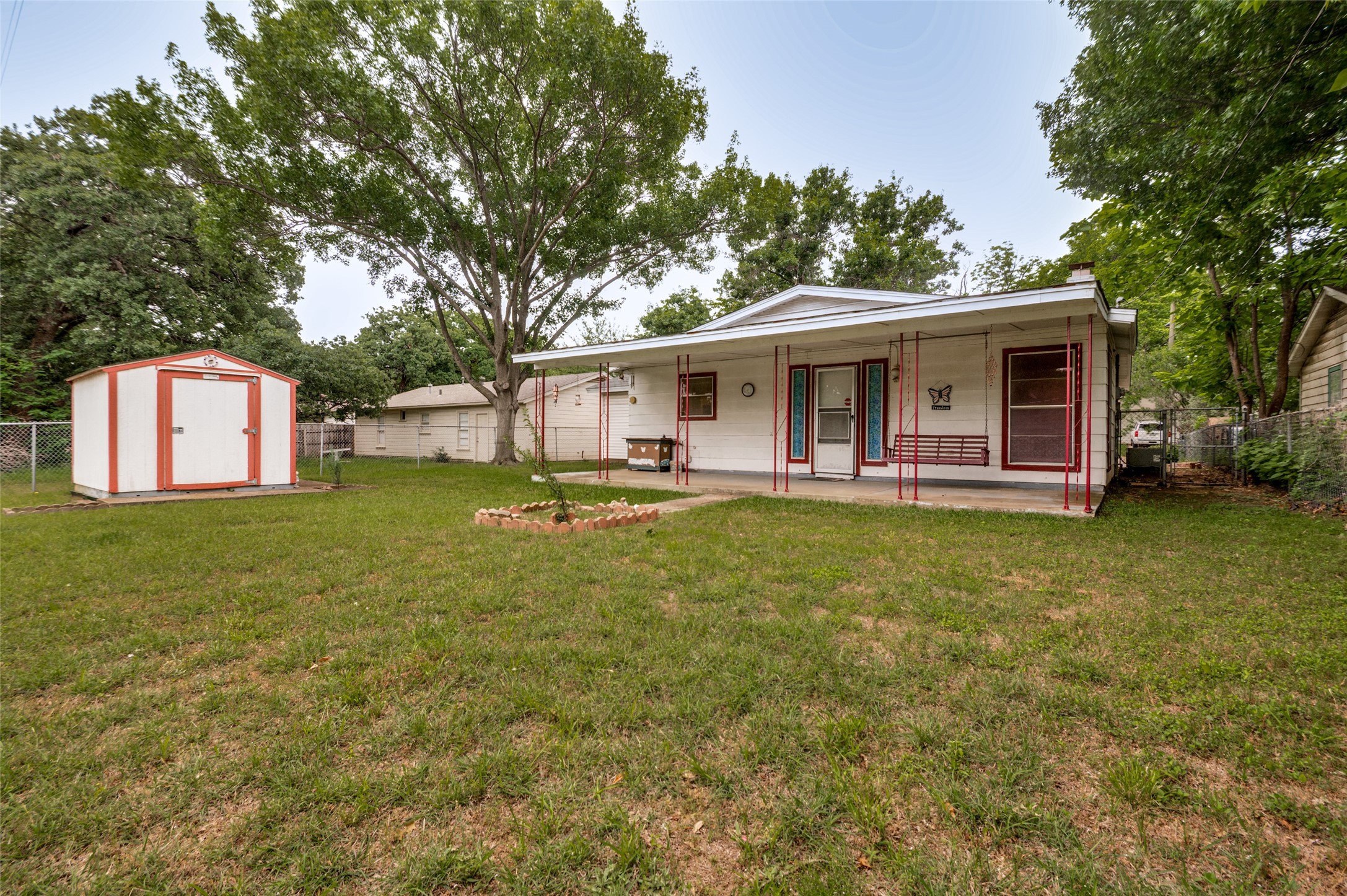 209 Helen Drive Arlington TX 76011