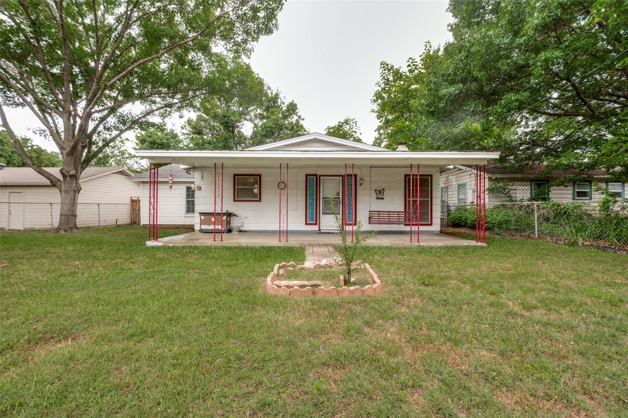 209 Helen Drive Arlington TX 76011