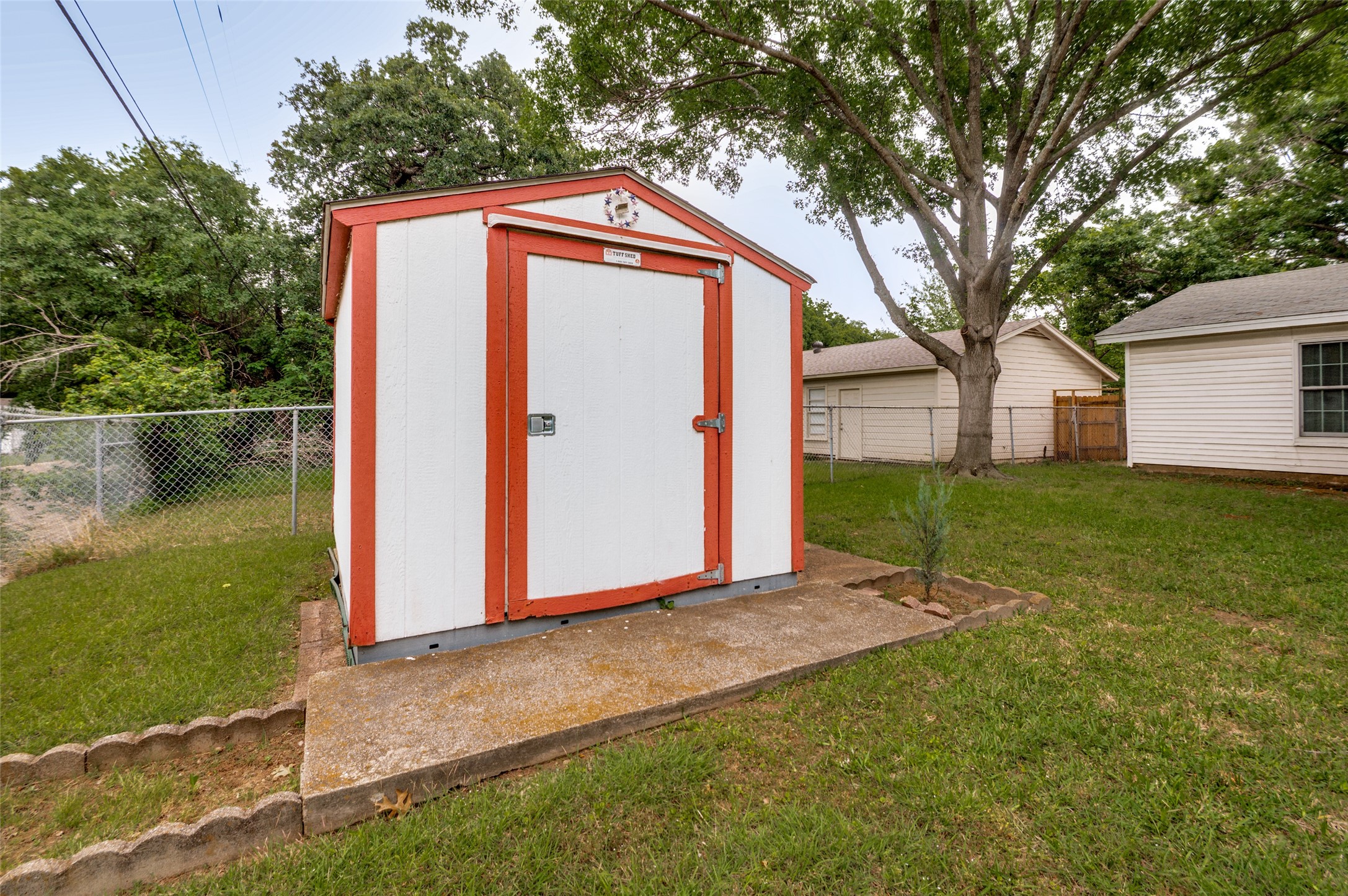 209 Helen Drive Arlington TX 76011