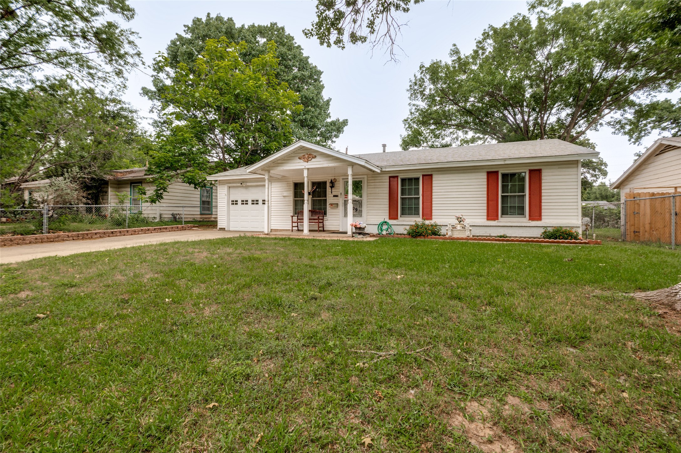 209 Helen Drive Arlington TX 76011