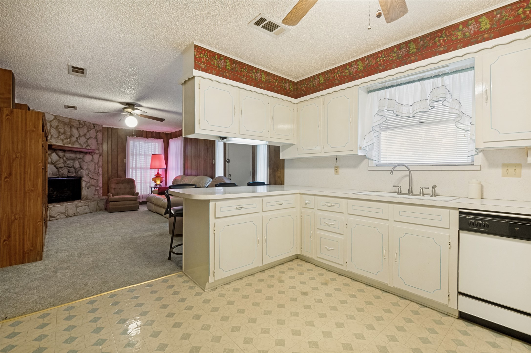 209 Helen Drive Arlington TX 76011