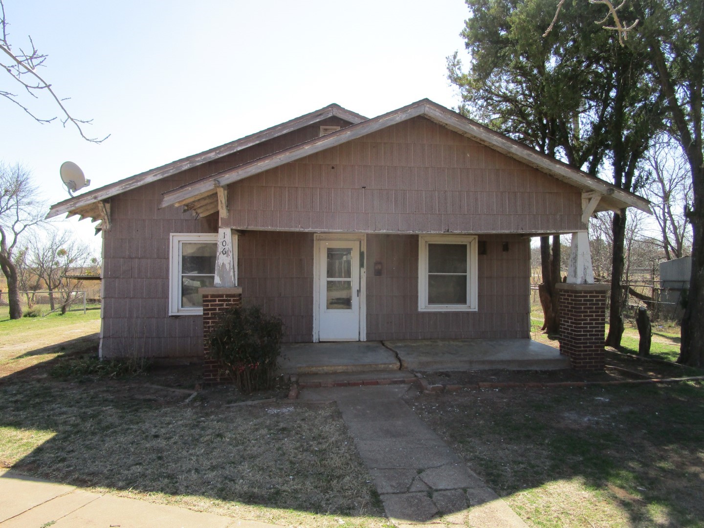 106 E Magnolia Avenue Electra TX 76360