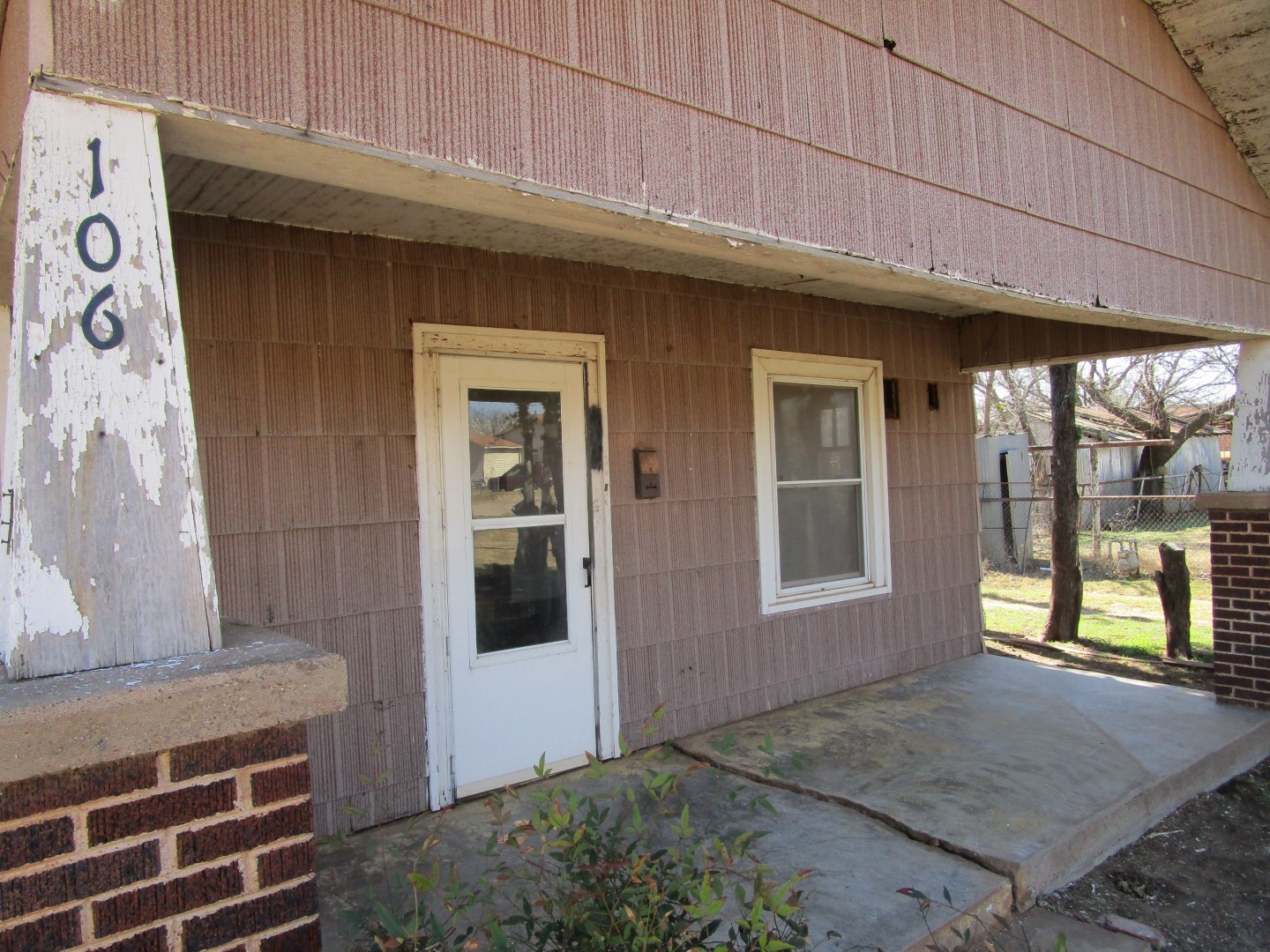 106 E Magnolia Avenue Electra TX 76360
