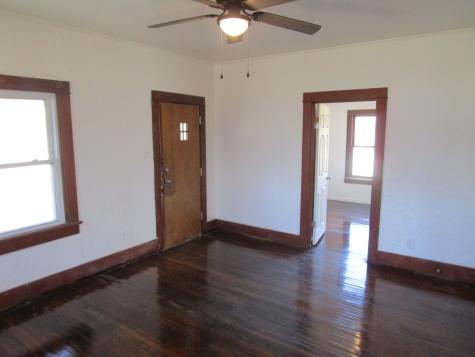 106 E Magnolia Avenue Electra TX 76360