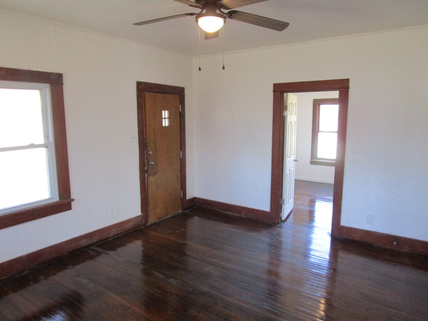 106 E Magnolia Avenue Electra TX 76360