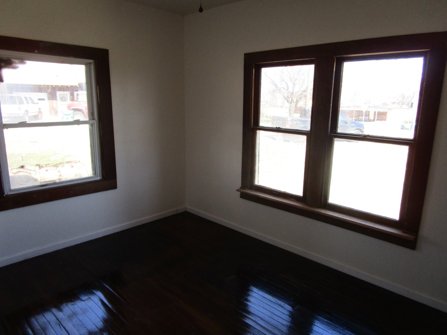 106 E Magnolia Avenue Electra TX 76360