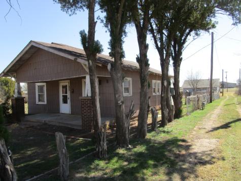 106 E Magnolia Avenue Electra TX 76360