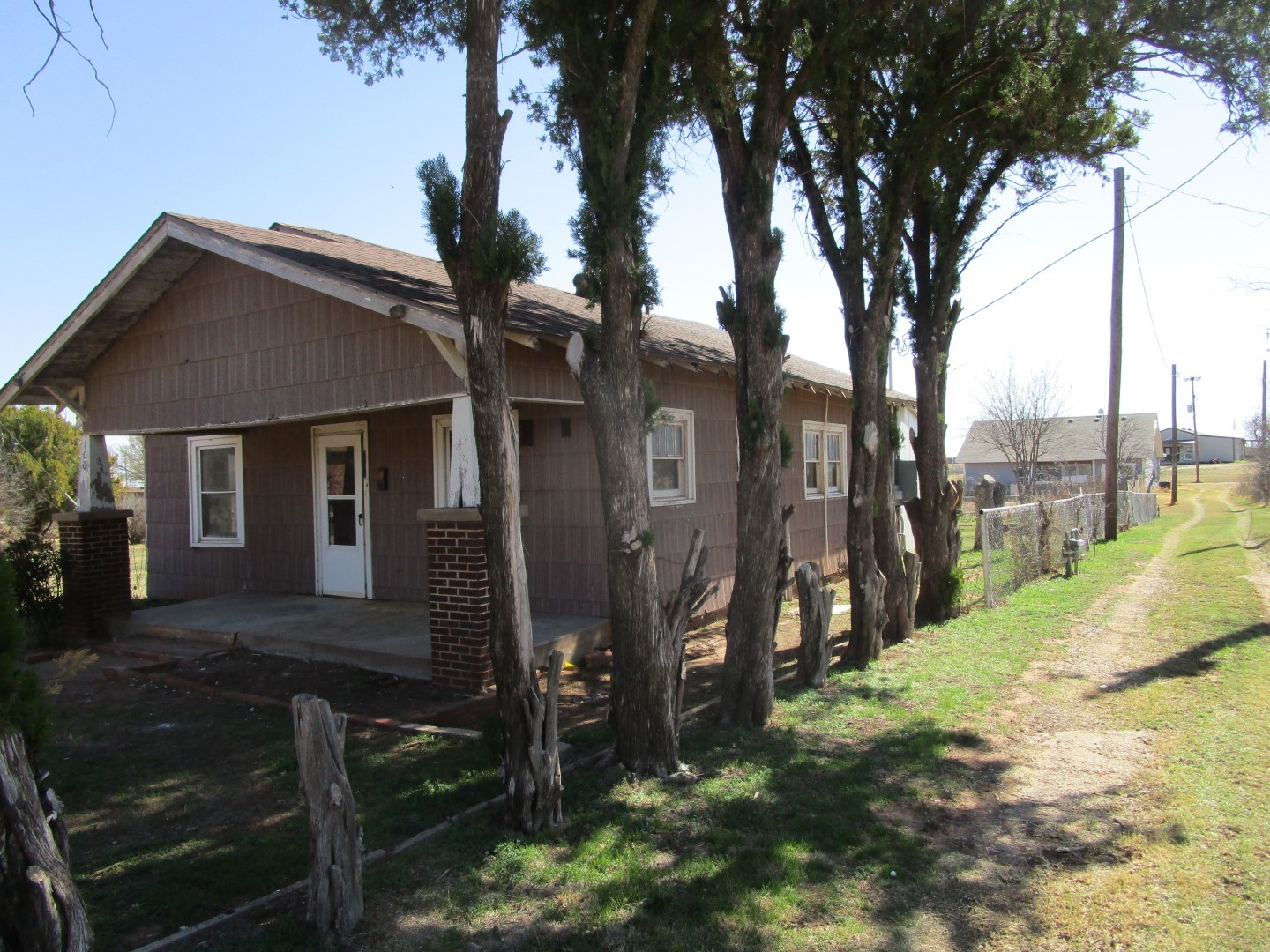 106 E Magnolia Avenue Electra TX 76360