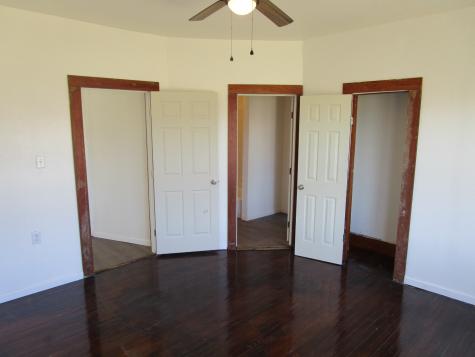 106 E Magnolia Avenue Electra TX 76360
