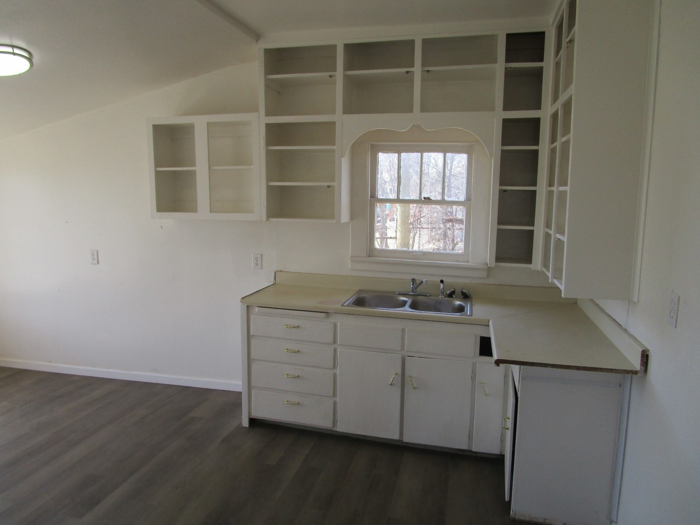 106 E Magnolia Avenue Electra TX 76360