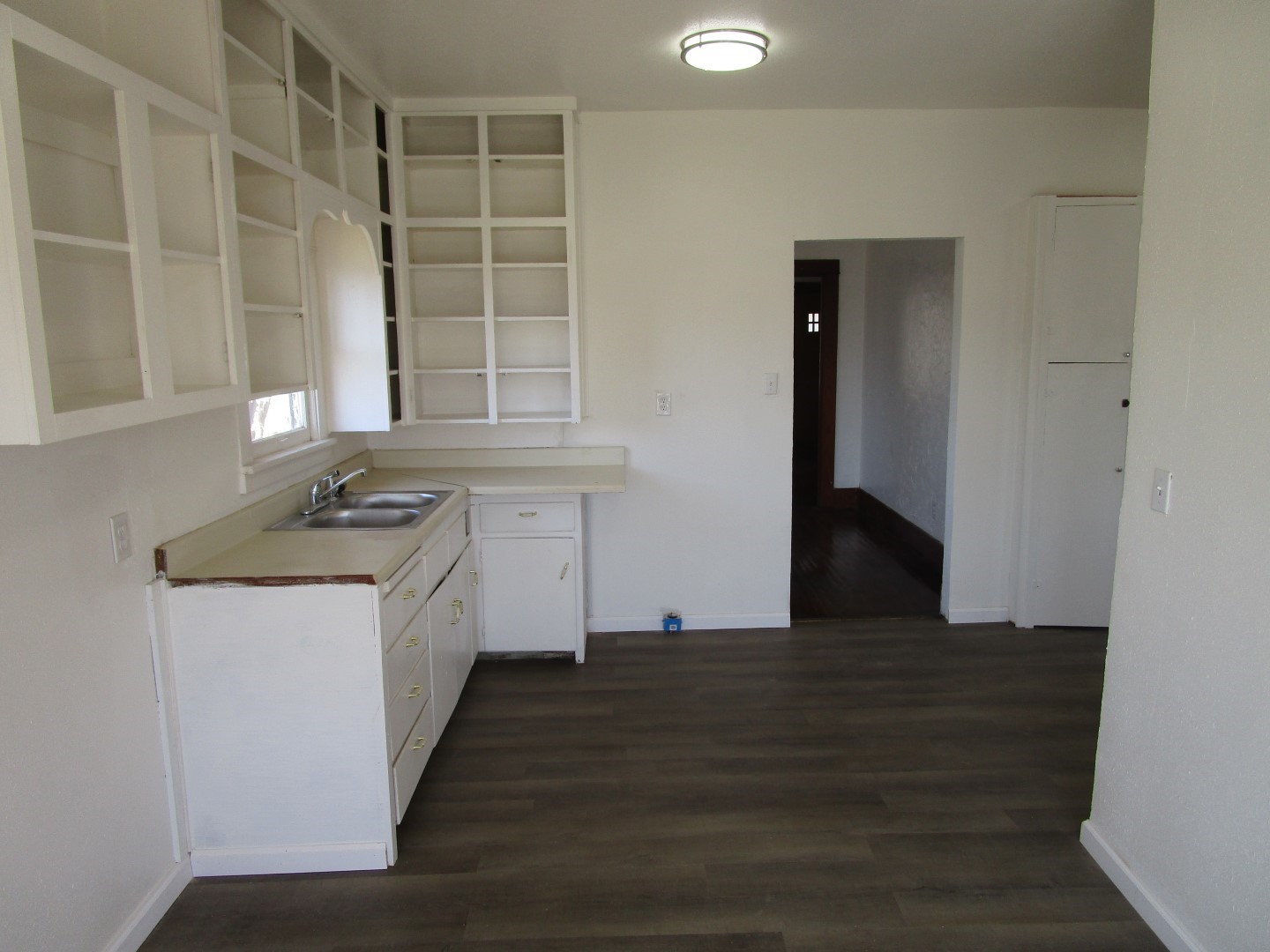 106 E Magnolia Avenue Electra TX 76360