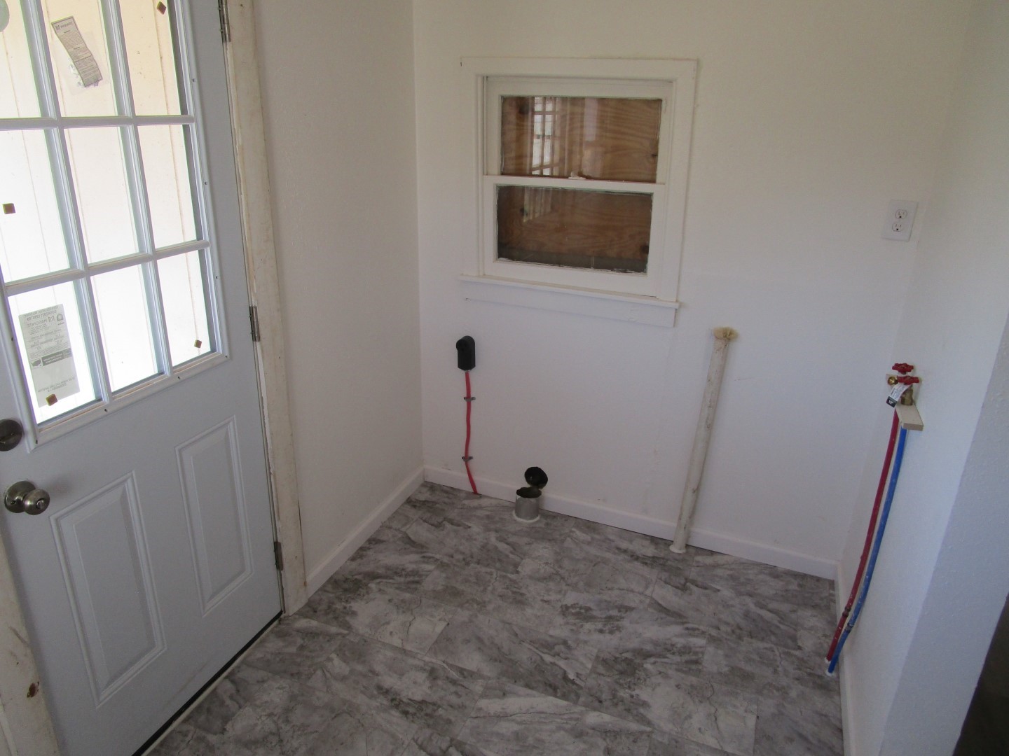 106 E Magnolia Avenue Electra TX 76360
