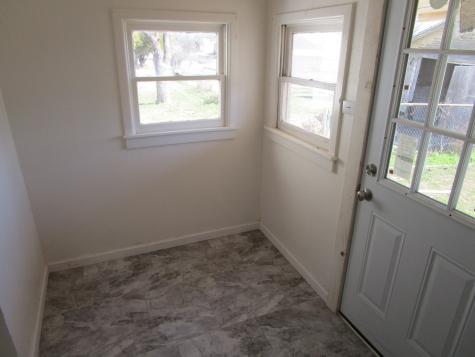 106 E Magnolia Avenue Electra TX 76360