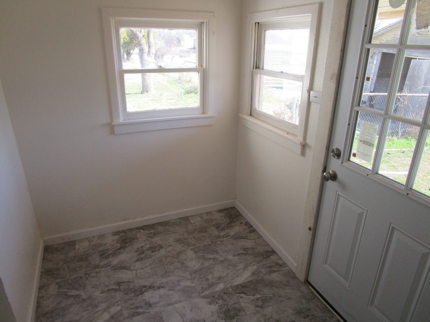 106 E Magnolia Avenue Electra TX 76360