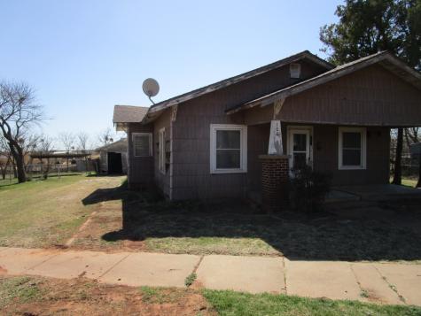 106 E Magnolia Avenue Electra TX 76360