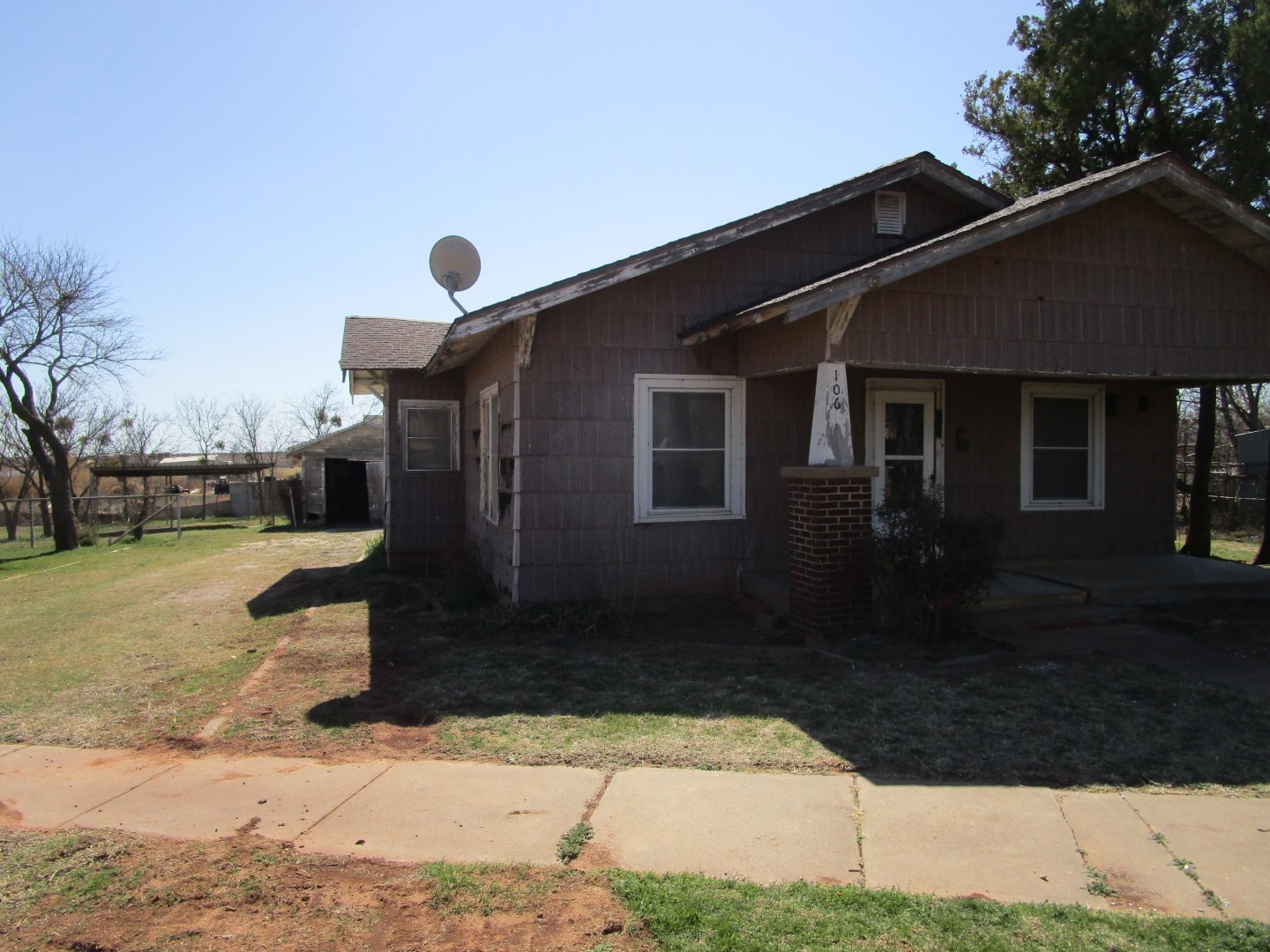 106 E Magnolia Avenue Electra TX 76360