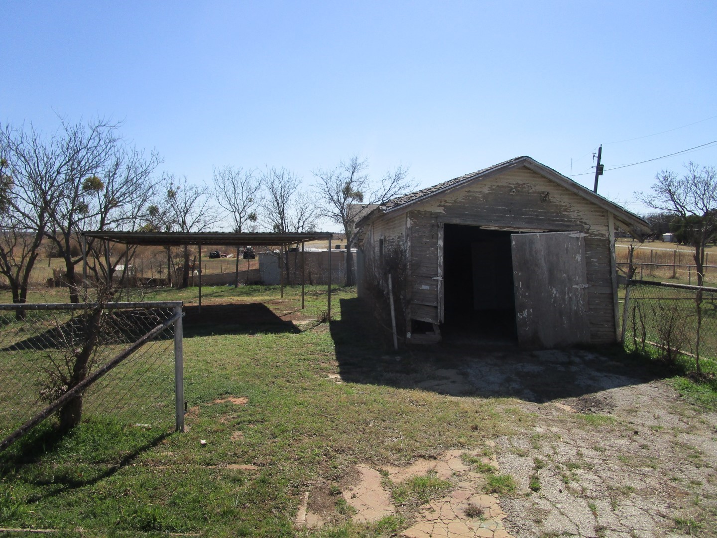 106 E Magnolia Avenue Electra TX 76360