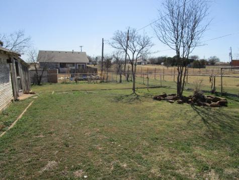 106 E Magnolia Avenue Electra TX 76360